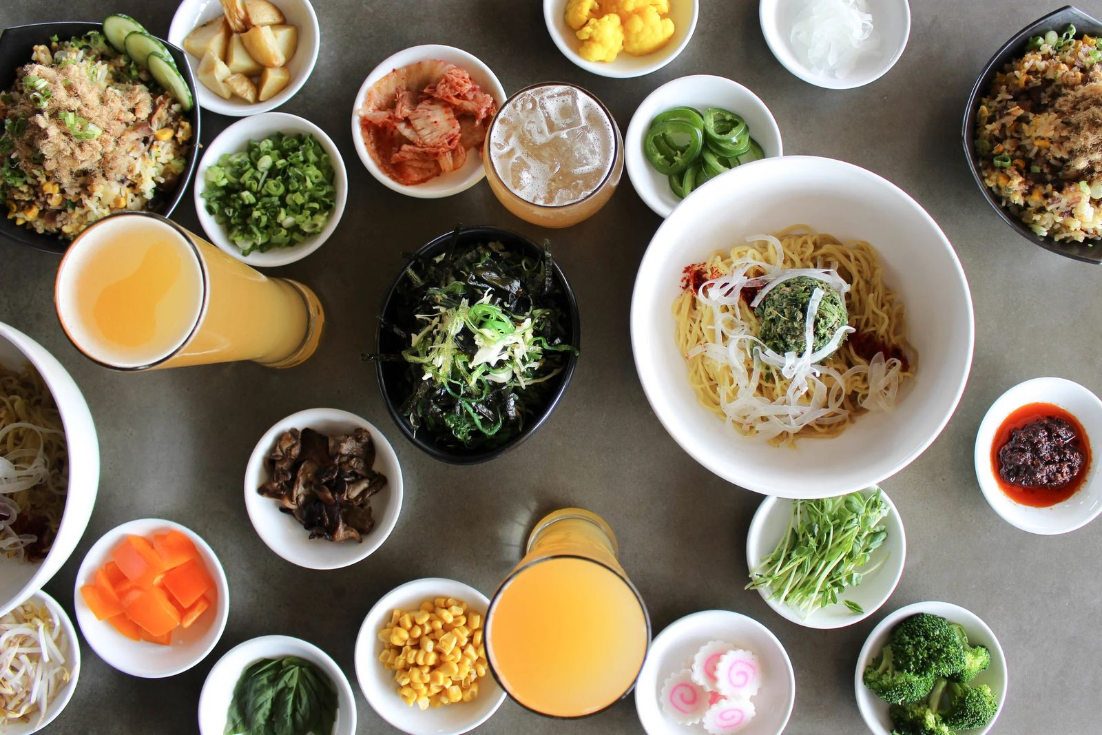 Ramen és kísérők a Johnny Noodle Kingtől
