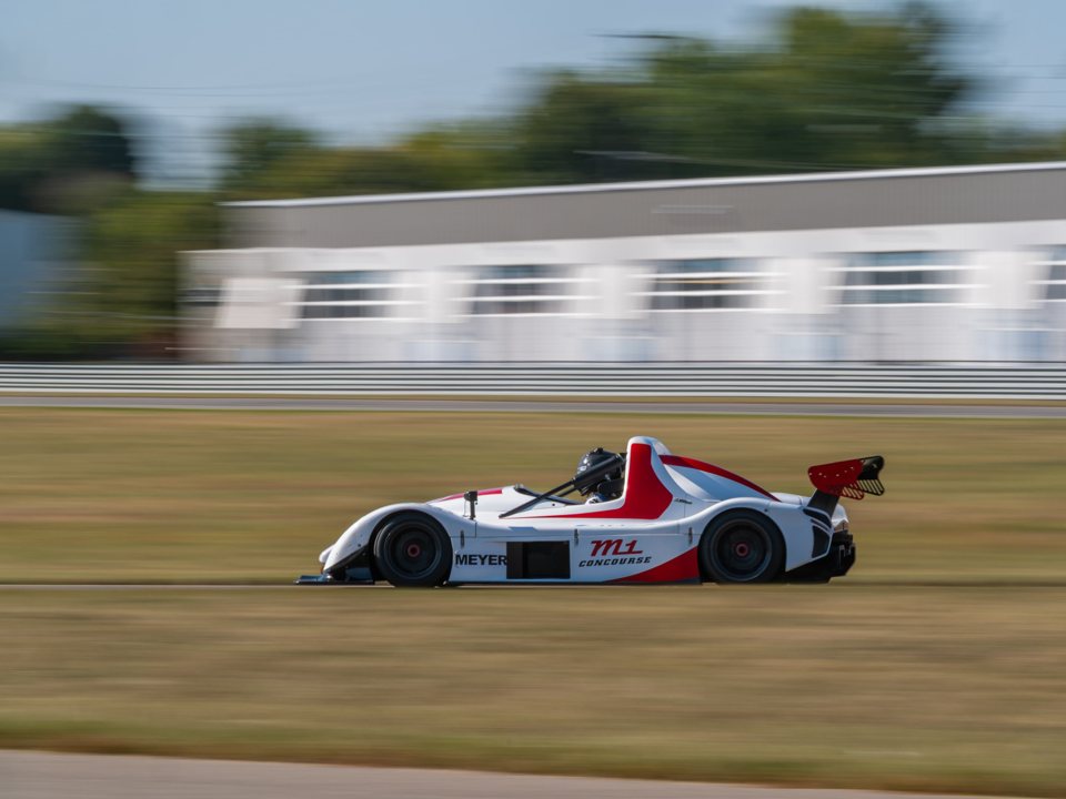 M1 Concourse: Radical race car on the M1 Circuit