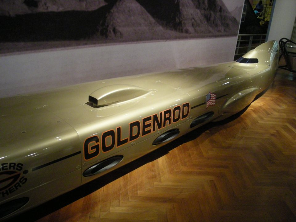 A Goldenrod rekordautó (1965), amely négy Chrysler V8-as motorral óránként 409,277 mérföldet ért el Bonneville-ben (fotó: 2012)