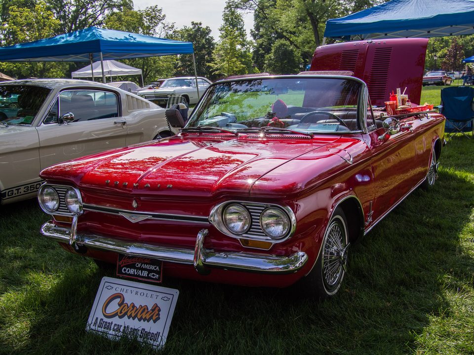 Egy 1964-es Chevrolet Corvair a Motor Muster veterán autós seregszemlén, 2015 júniusában