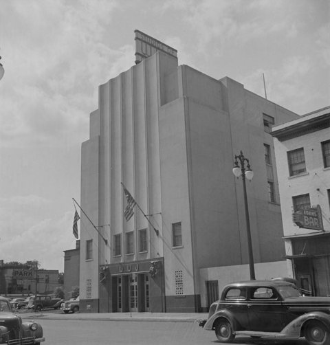 The building as the WWJ radio station headquarters around 1942