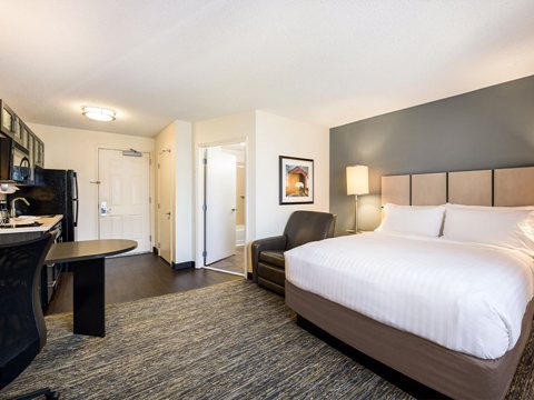 Guest room with a bed and kitchenette