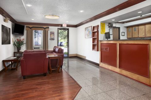 The lobby with the front desk and leather armchairs