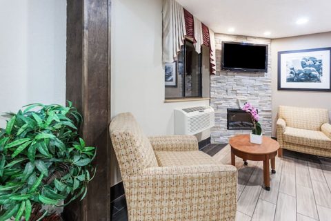 Lounge area with a fireplace