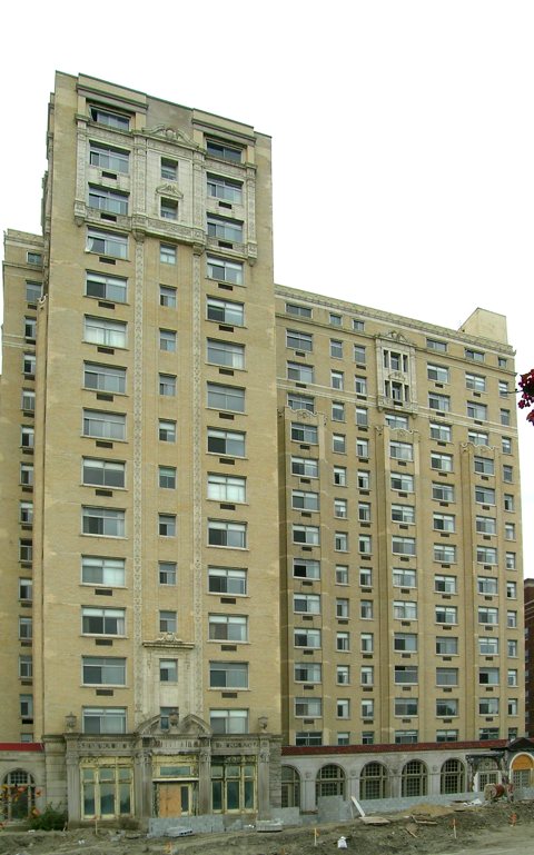 The Whittier's fifteen-storey riverfront tower in 2008