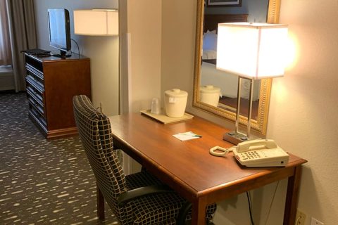 Desk and lamp in the room