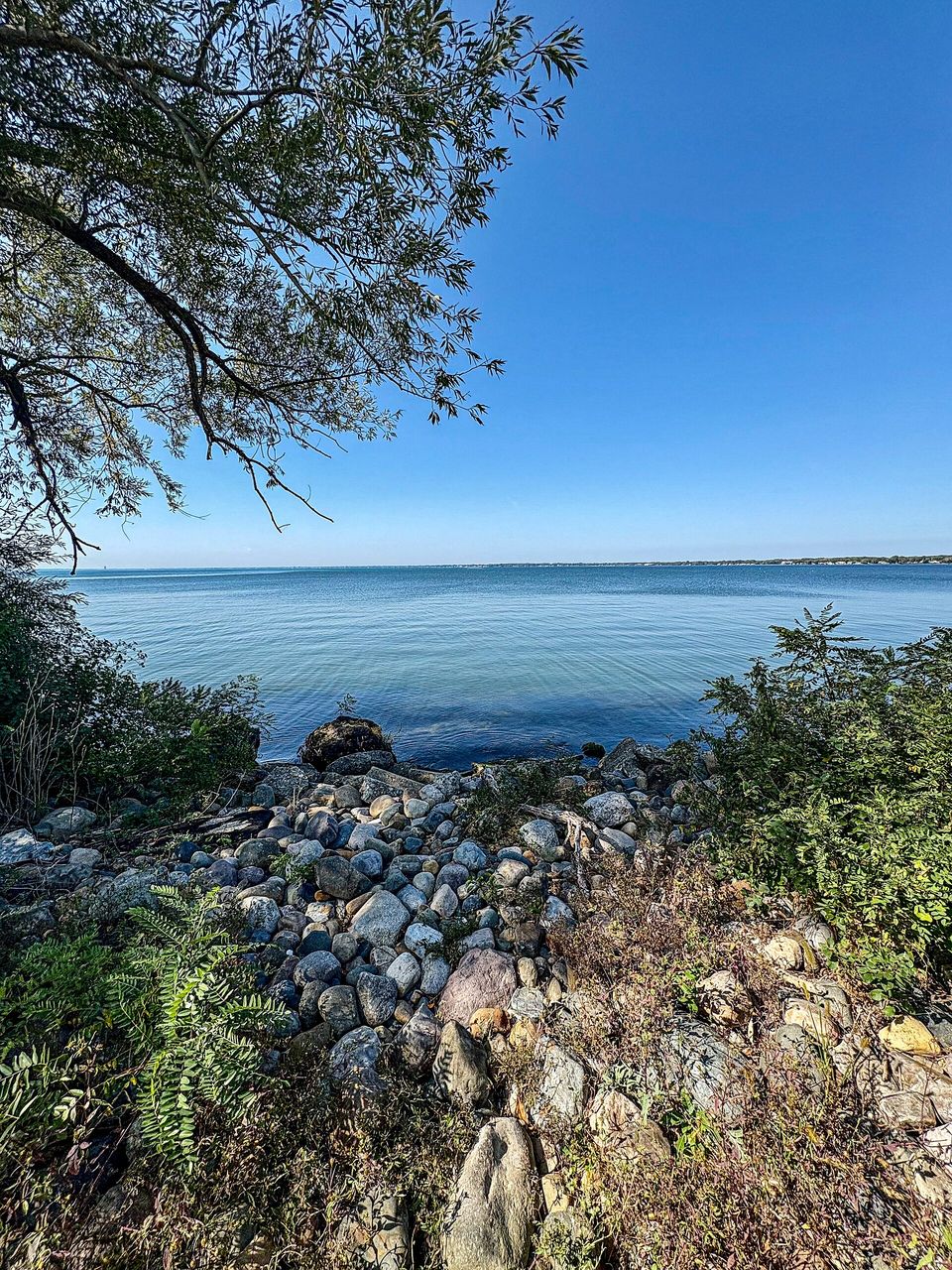 A St. Clair-tó a Lake St. Clair Metropark parti sétányáról