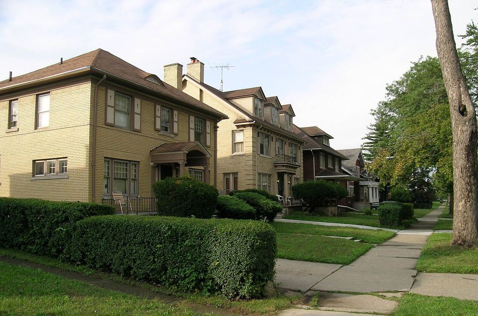 A street in the Medbury's-Grove Lawn historic district