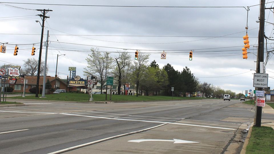 A Michigan Avenue (US 12) a Beech Daly Roadnál
