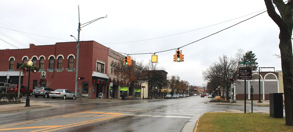 Milford belvárosa a Main Street és a Liberty Street sarkán