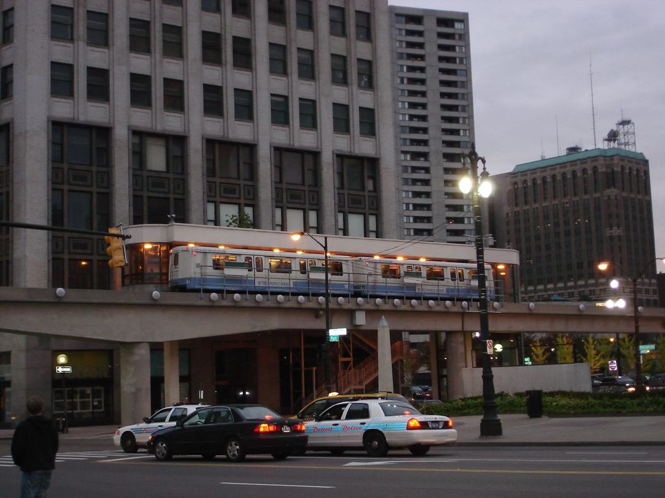 An evening train at Grand Circus Park (2006)