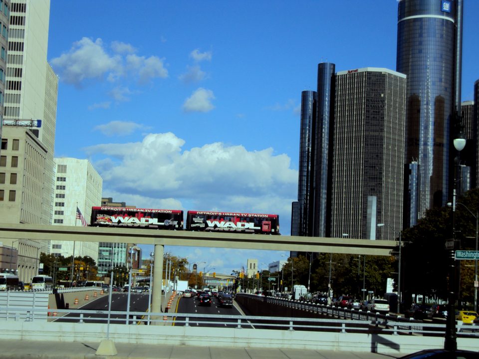 A train above Jefferson Avenue with the Renaissance Center behind (2010)