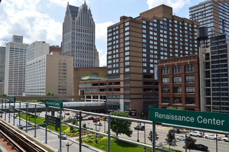 A Renaissance Center állomás és a Jefferson Avenue (2018)