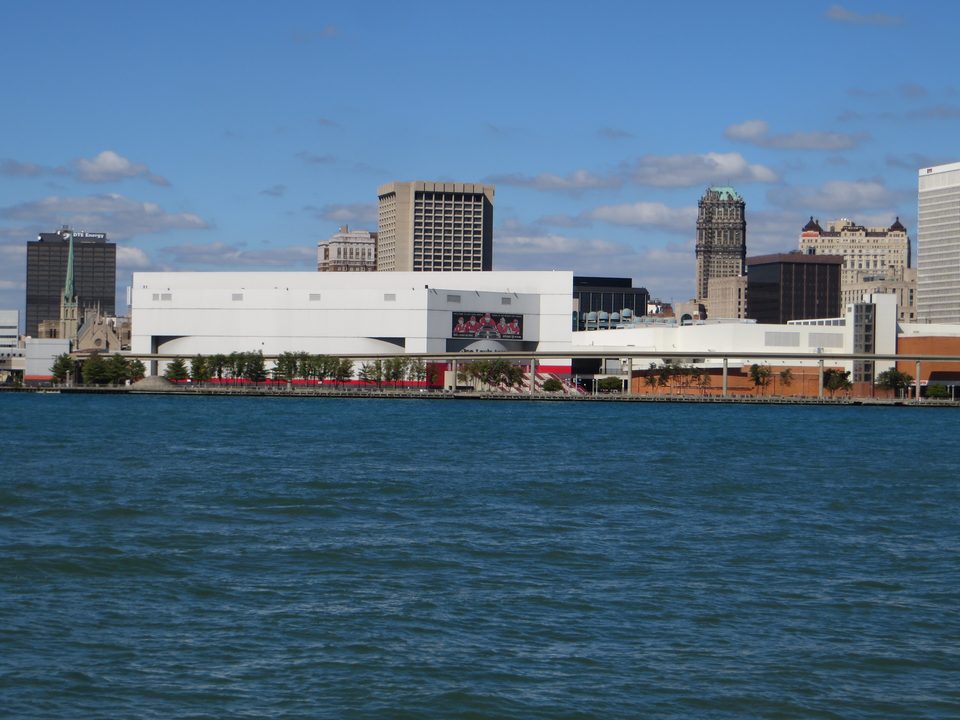 Joe Louis Arena and the guideway seen from Windsor (2015)
