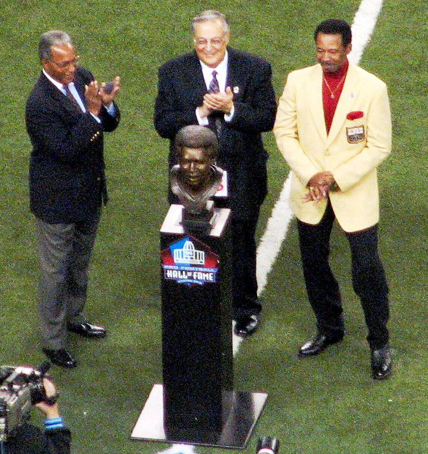 Charlie Sanders portréja