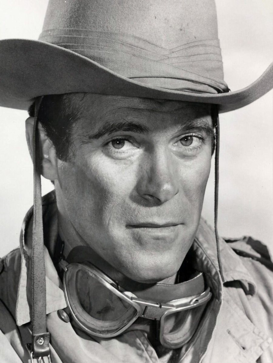 Christopher George portréja