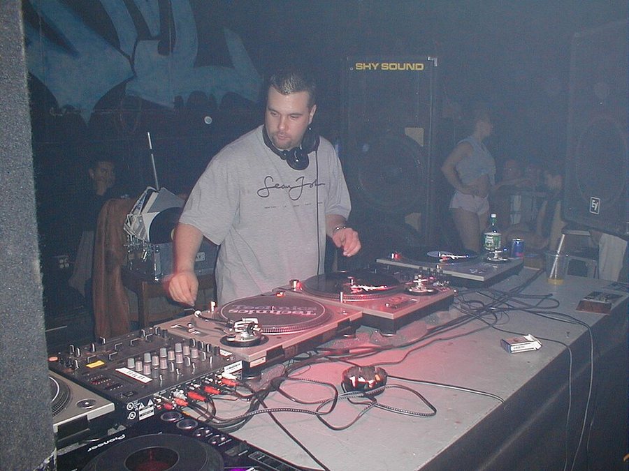 DJ Godfather portréja