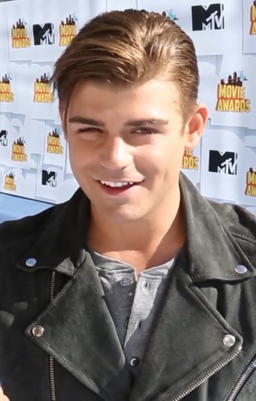Garrett Clayton portréja