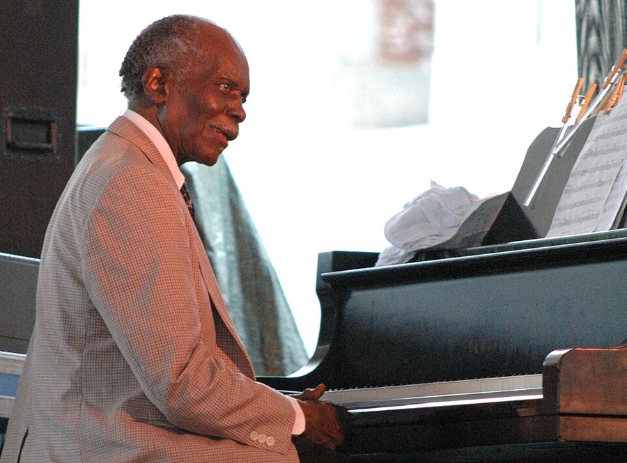 Hank Jones portréja