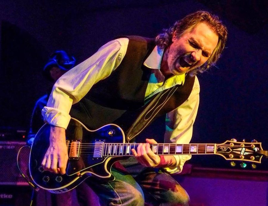 Jim McCarty portréja