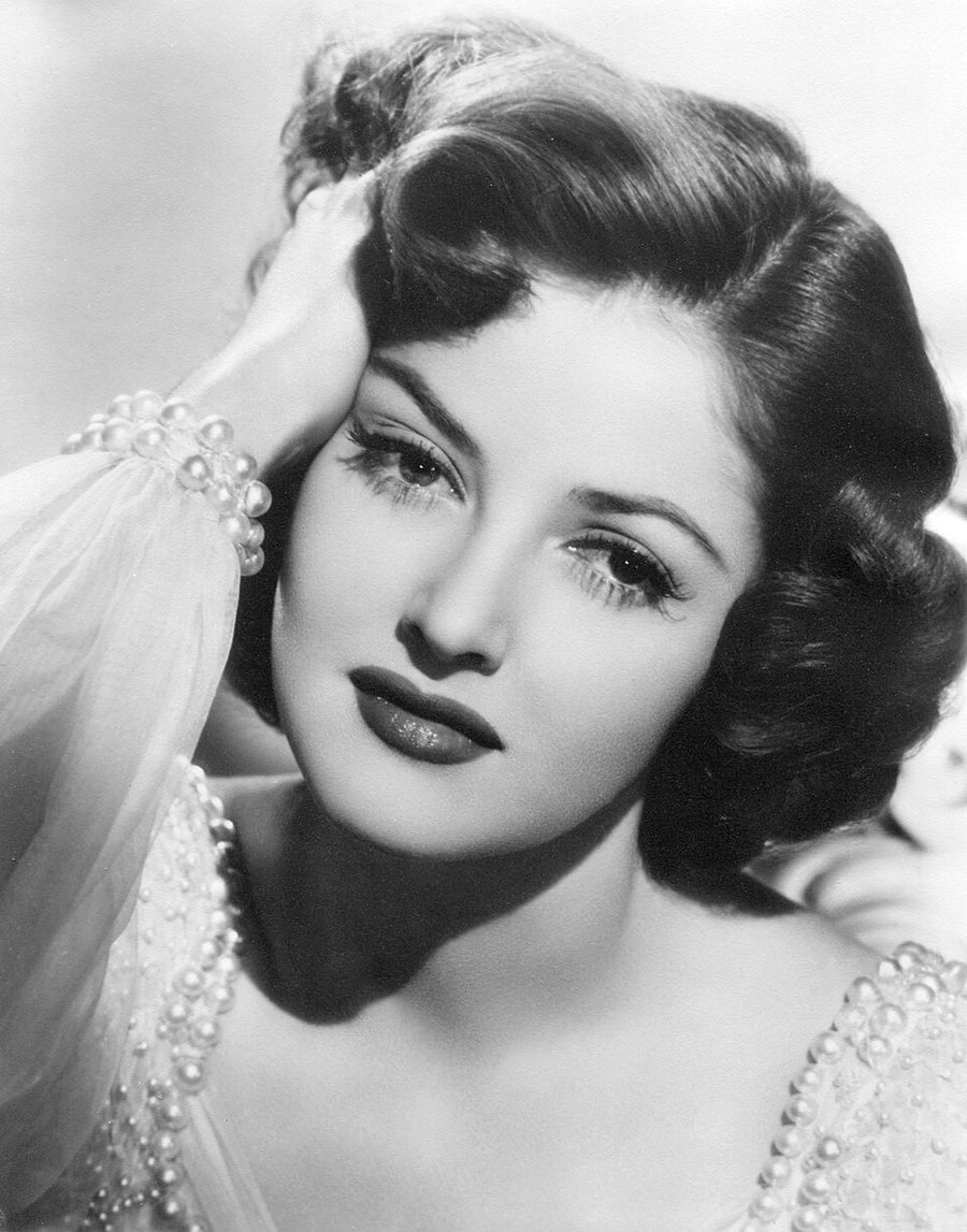 Martha Vickers portréja