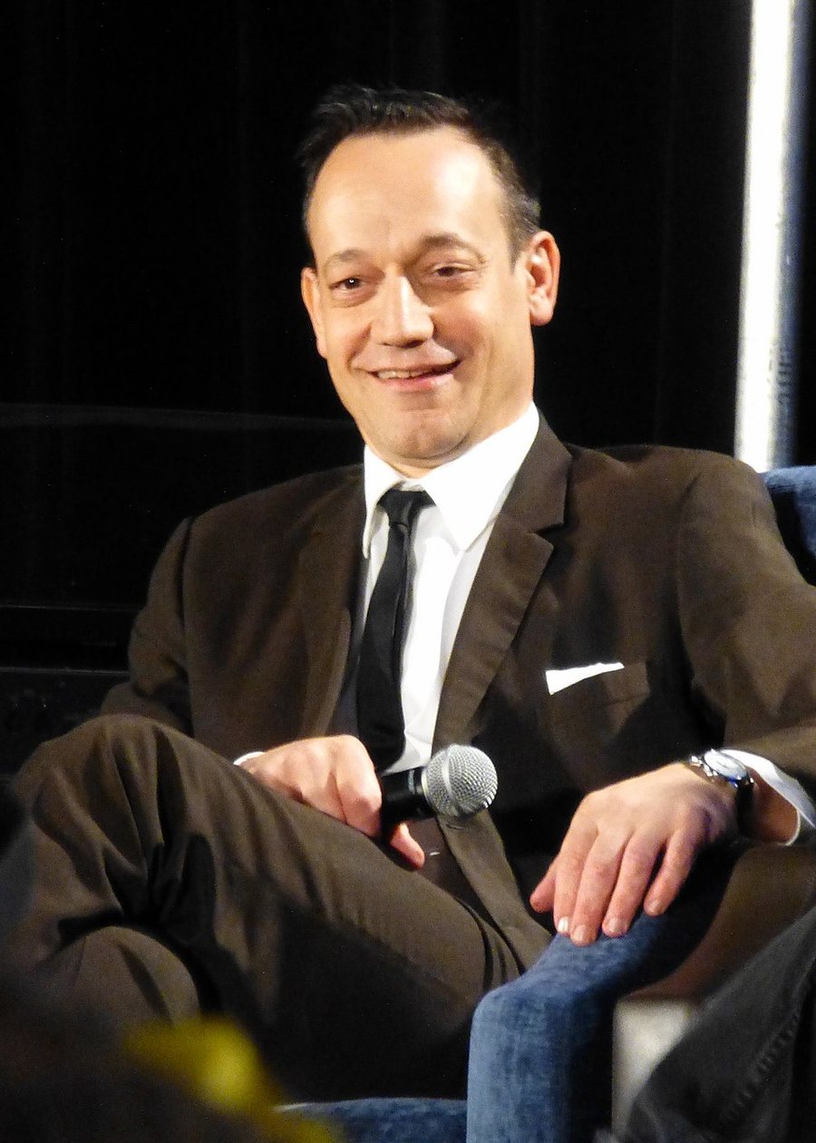 Ted Raimi portréja