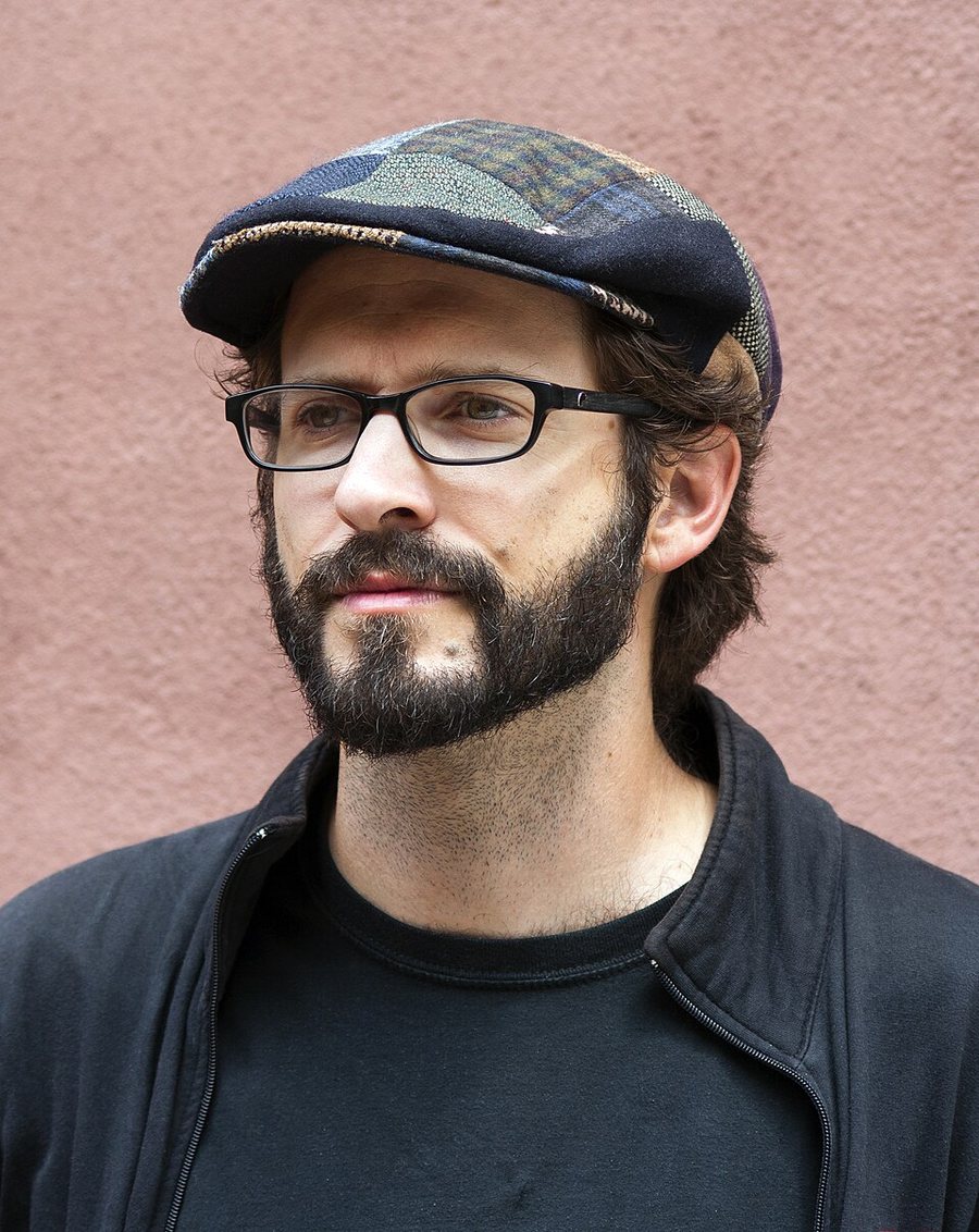 Tony Lucca portréja