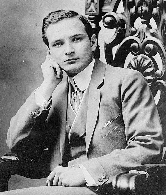 Victor Kolar portréja