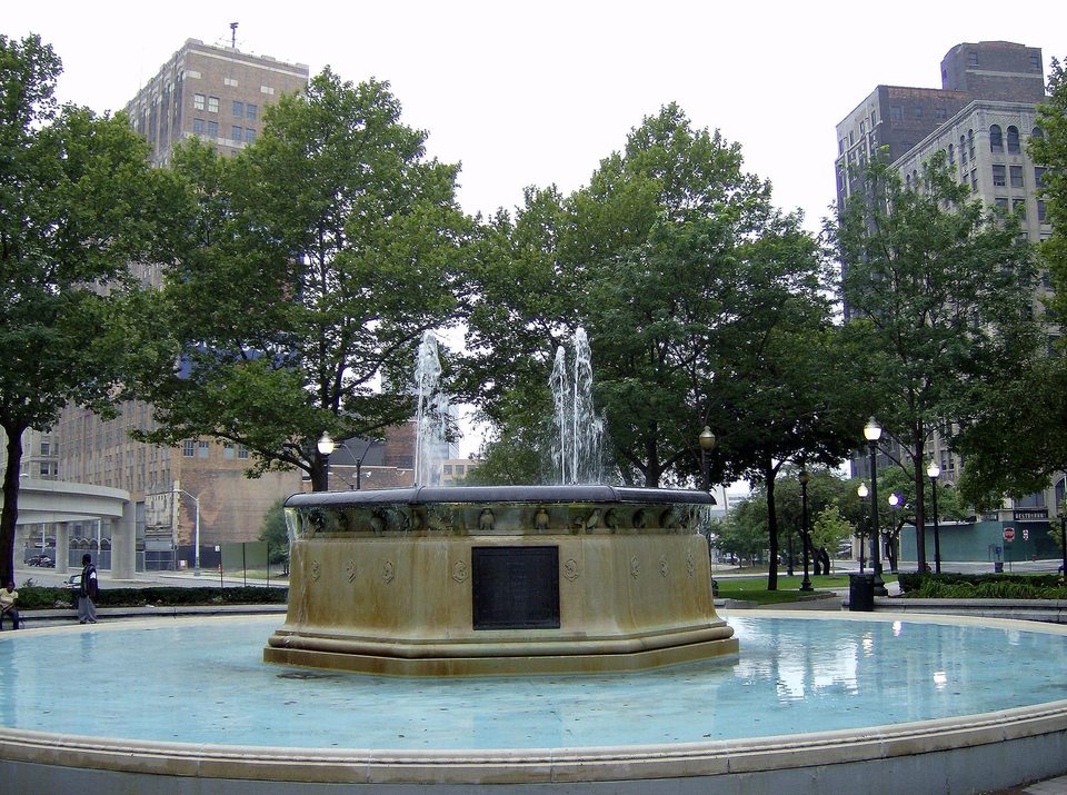 The Edison Fountain in the western half of Grand Circus Park (2007)