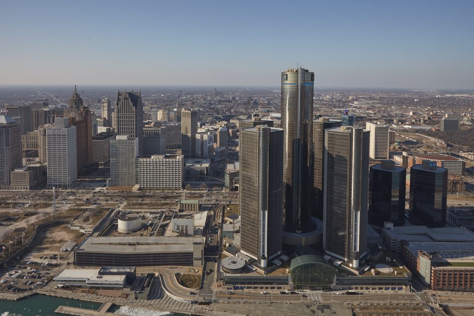 Légifelvétel a belvárosról a folyó mentén 2020 körül, középen a Renaissance Center (Carol M. Highsmith felvétele)