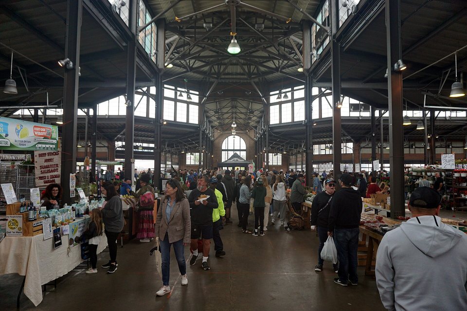 Spring: flowers, markets and Flower Day